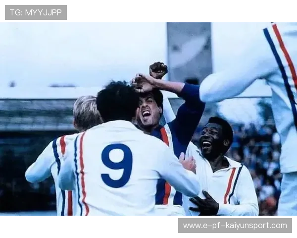 冠军赛赛场燃情时刻剪影引发社交平台热议，冠军时刻百度百科