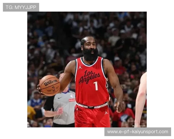 哈登站在中圈,洛杉矶快船开始控表